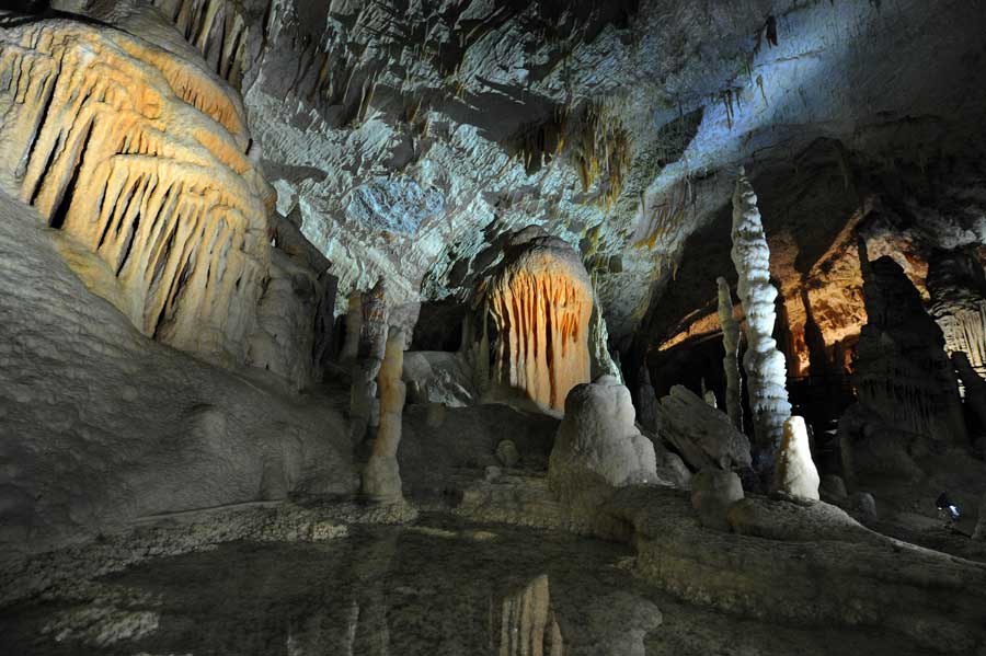 This image has an empty alt attribute; its file name is Postojna-Cave-Slovenia-Adventures-Croatia.jpg