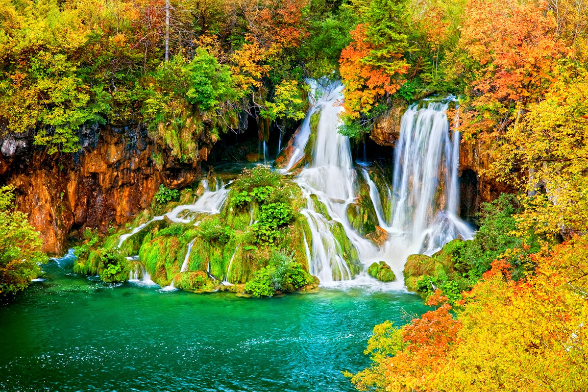 This image has an empty alt attribute; its file name is Plitvice-Lakes-Fall-Colors-Adventures-Croatia.jpg