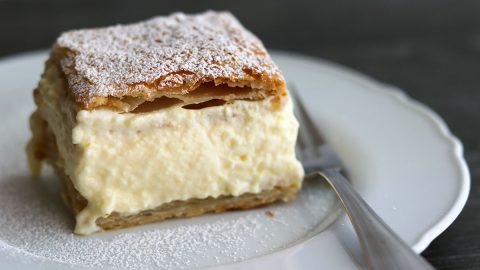 Classic Vanilla Slice - So easy! - www.thescranline.com