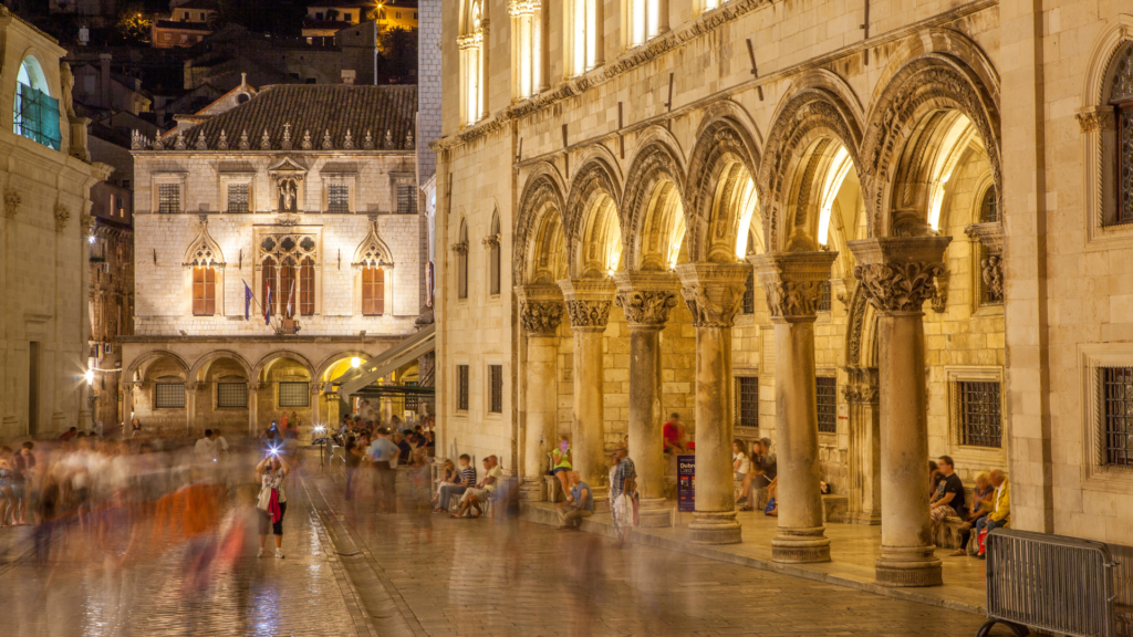 How to spend a day in Dubrovnik - stroll through the Stradun